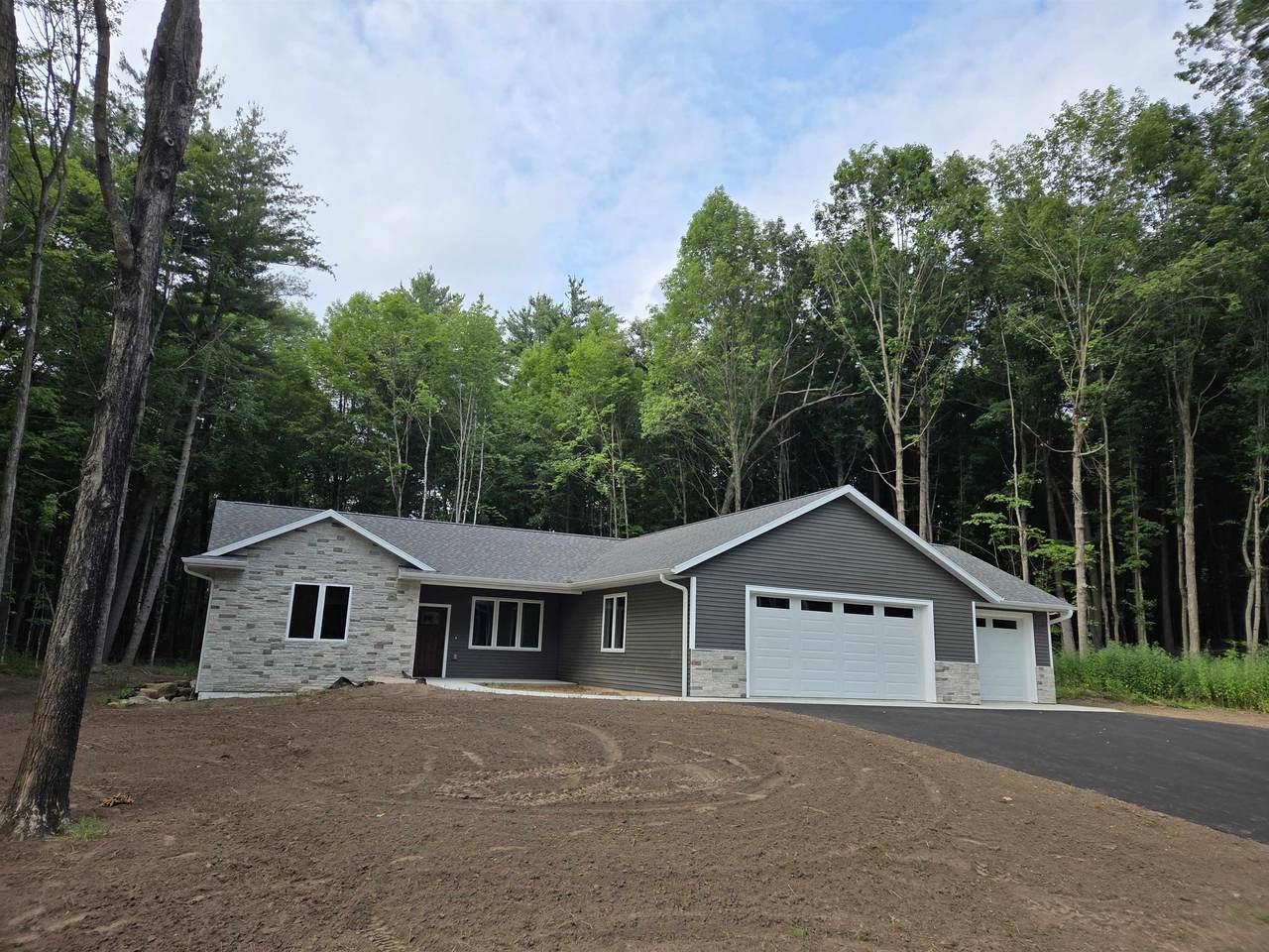 133 Thomas Avenue - Photo 1