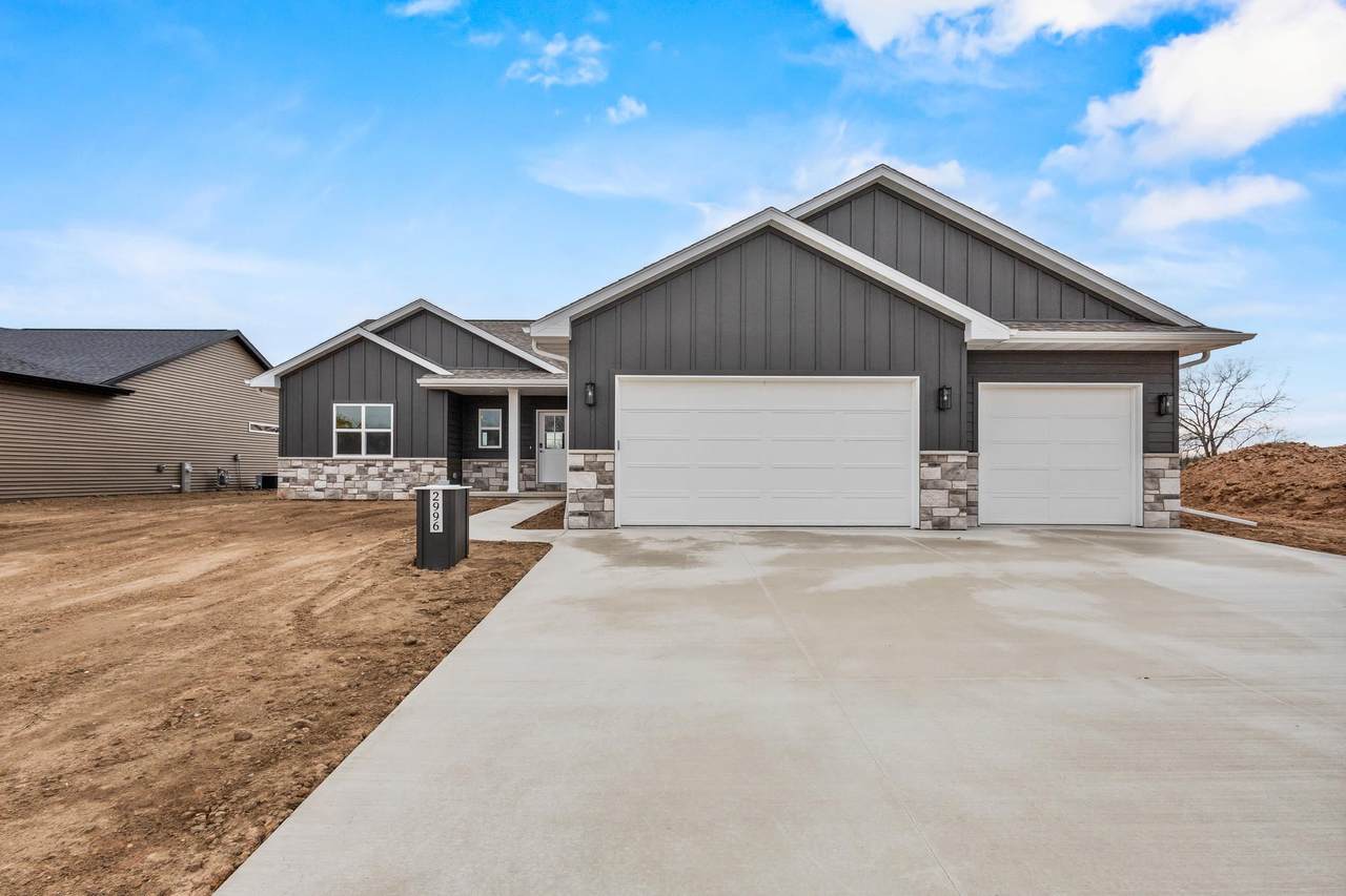 2996 Creekwood Drive - Photo 1