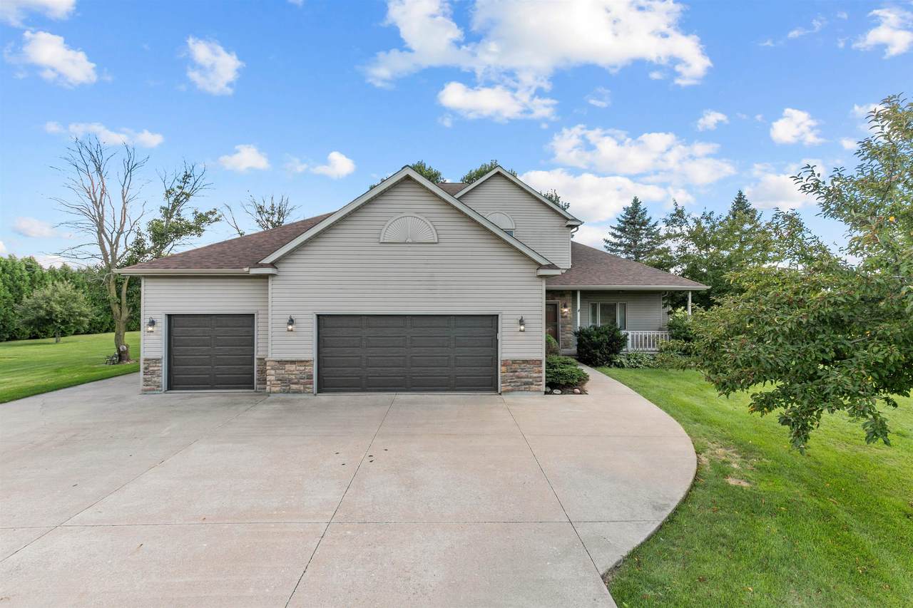 N966 Spring Valley Drive - Photo 1