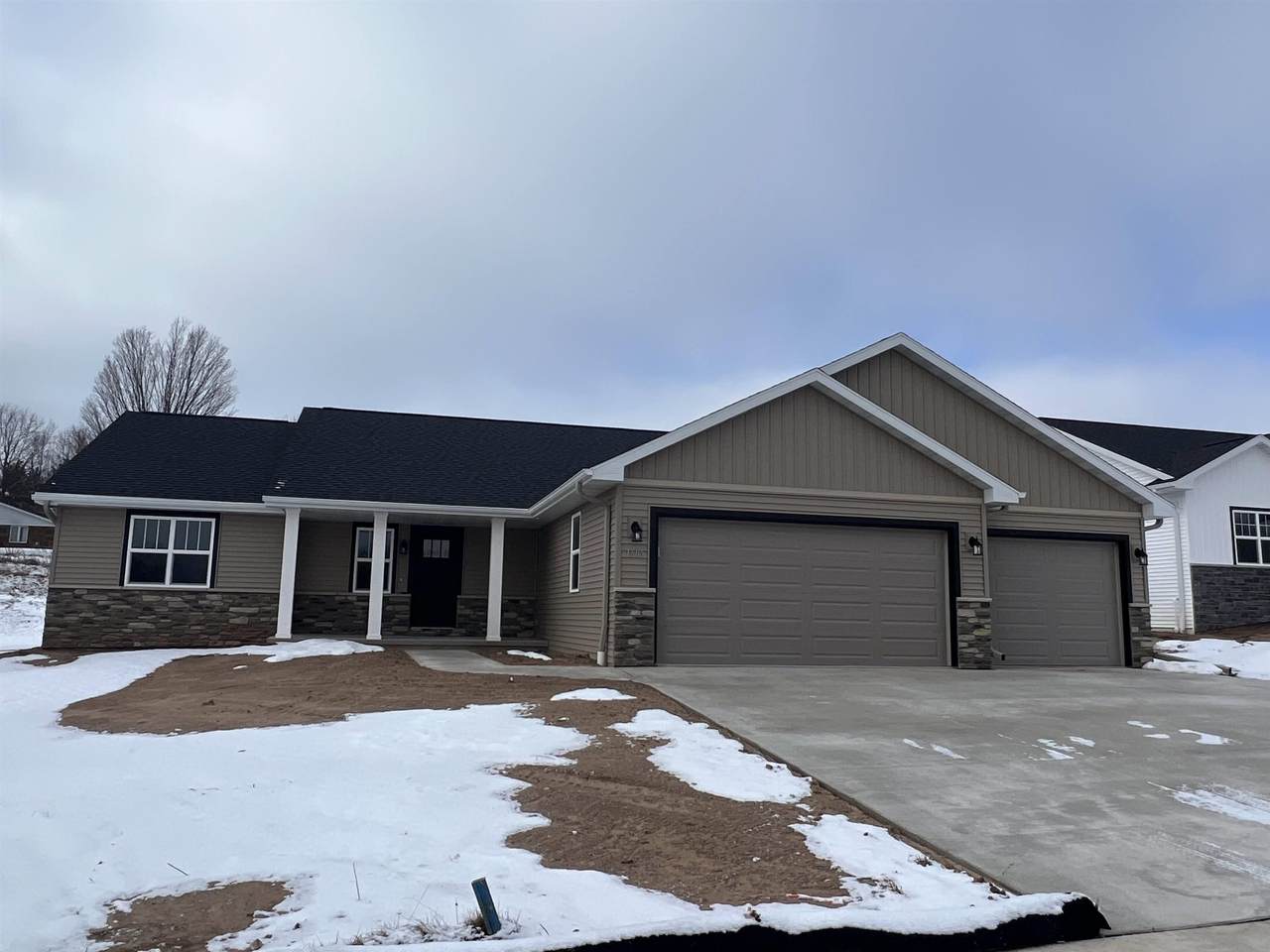 1105 Crescent Hill - Photo 1
