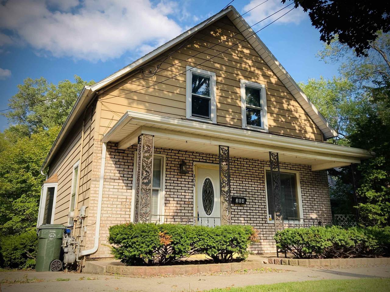 304 6TH Street - Photo 1