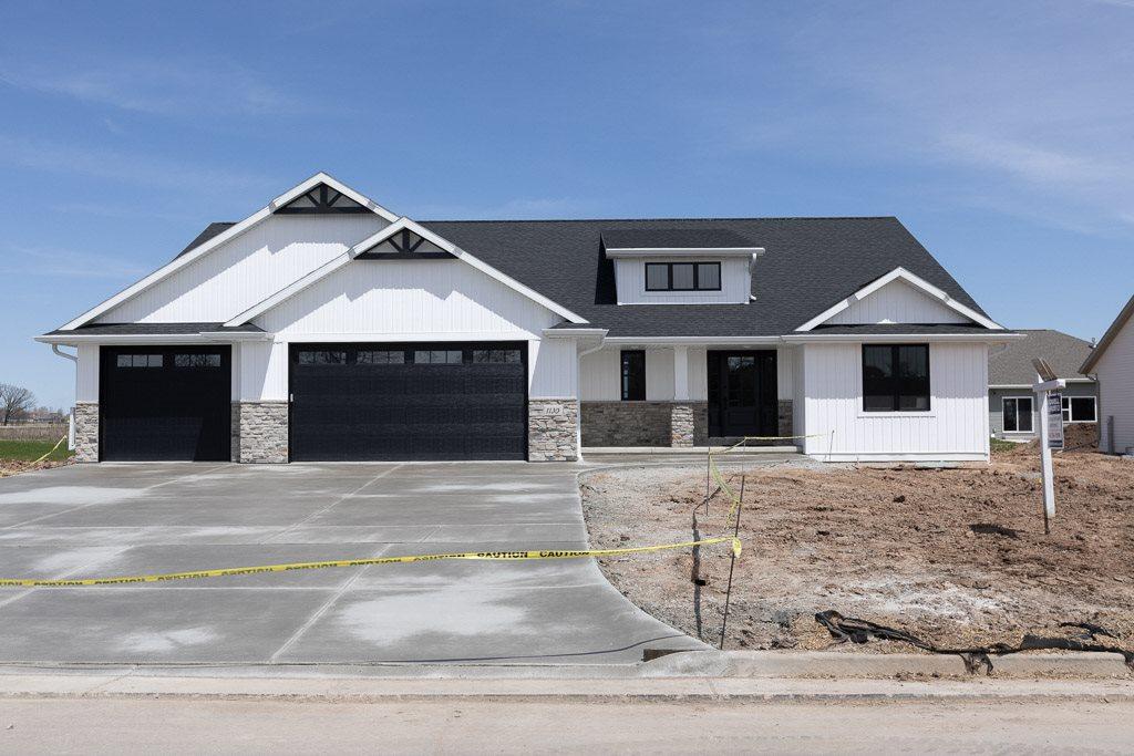 1130 Applewood Drive - Photo 1
