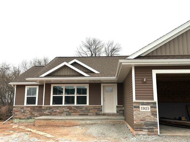 N1921 Medina Drive - Photo 1