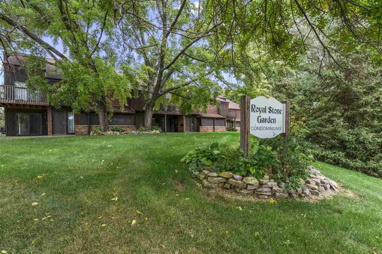 202 Royal Court - Photo 1