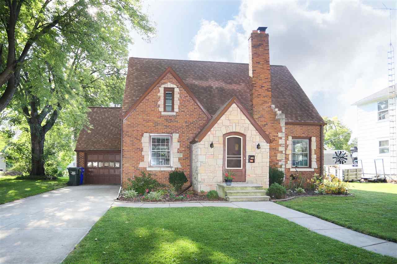 906 Wilson Street - Photo 1