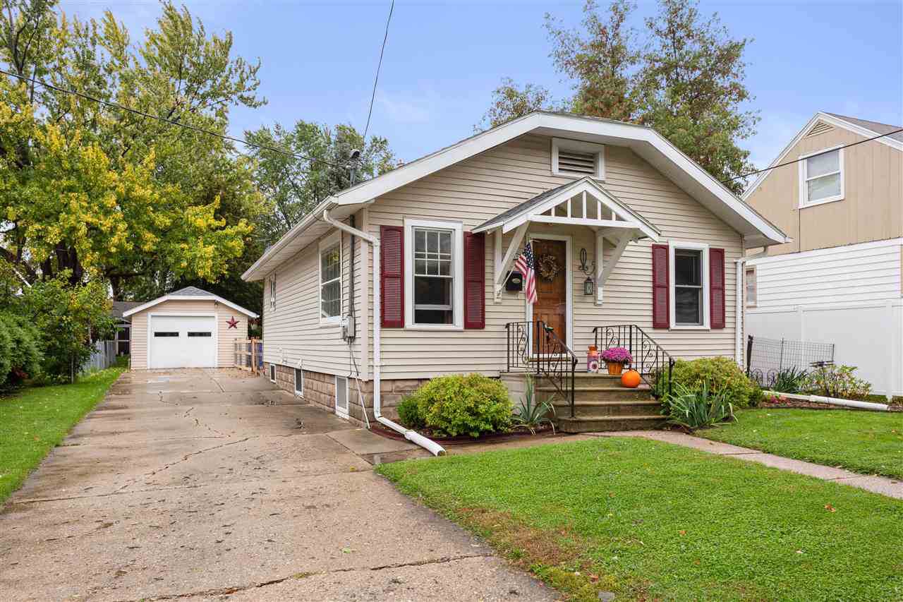 629 Brewster Street - Photo 1