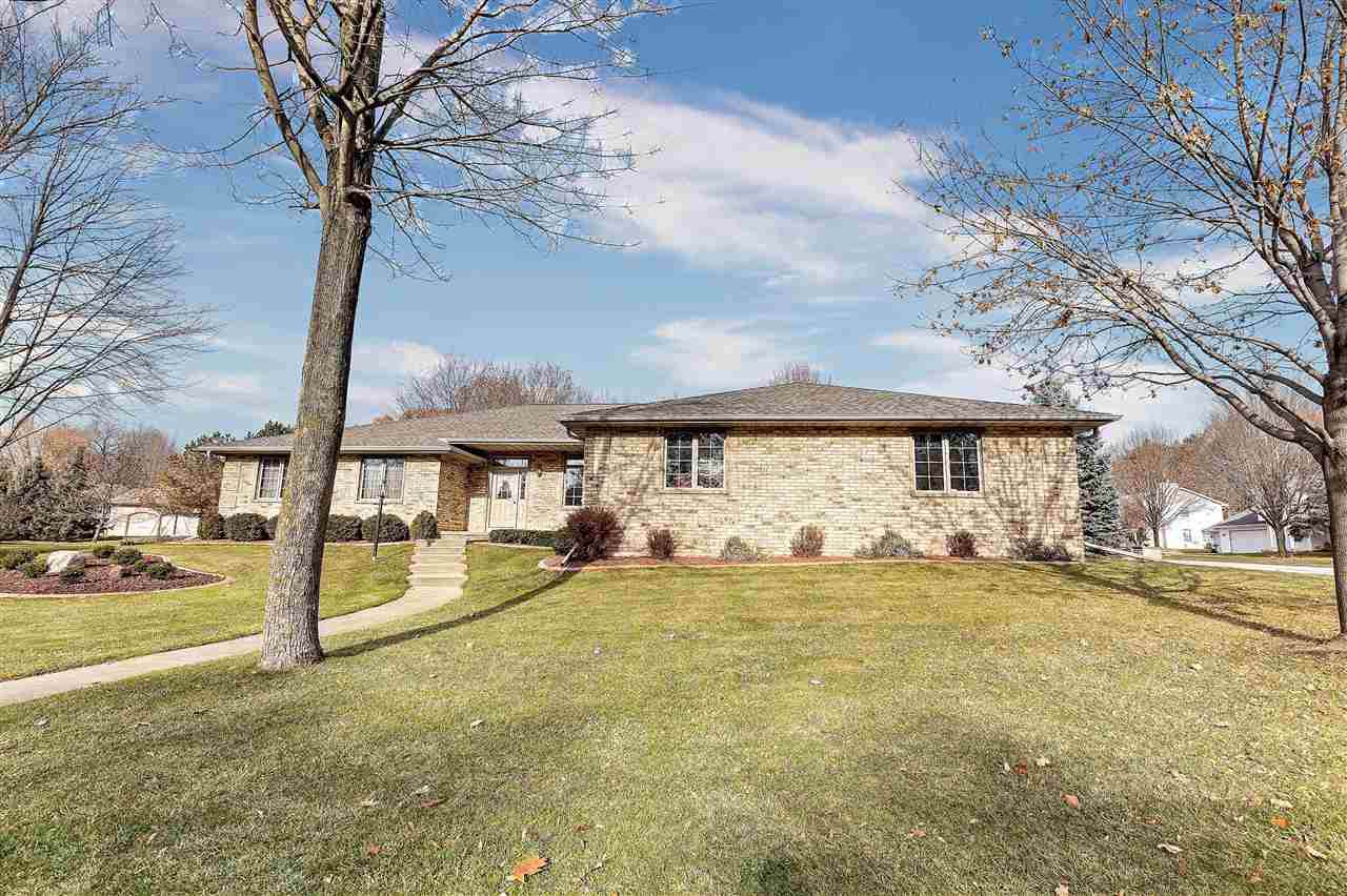 2830 Parkwood Drive - Photo 1
