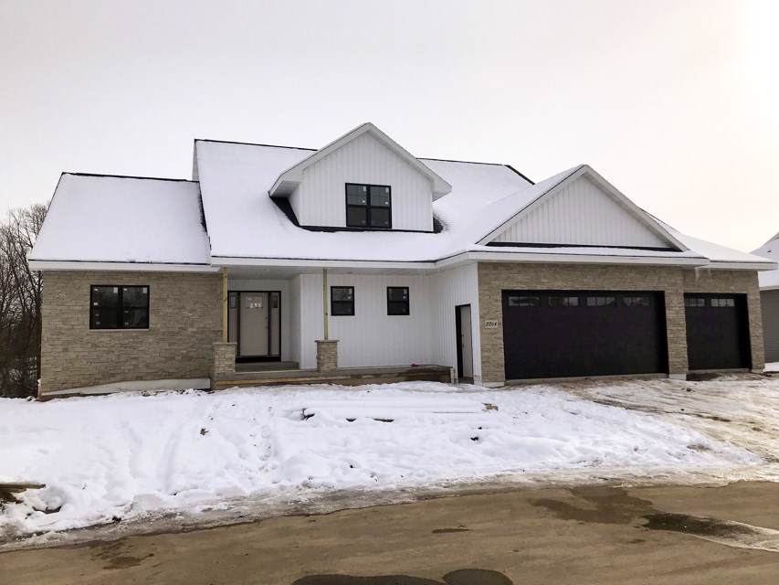 2264 Mahogany Trail - Photo 1