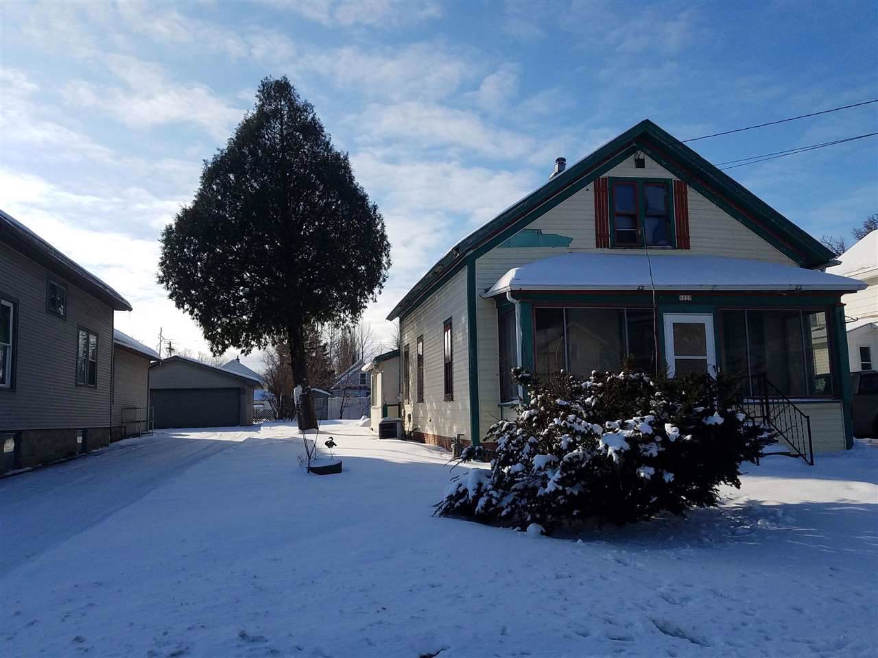 1027 9TH Avenue - Photo 1