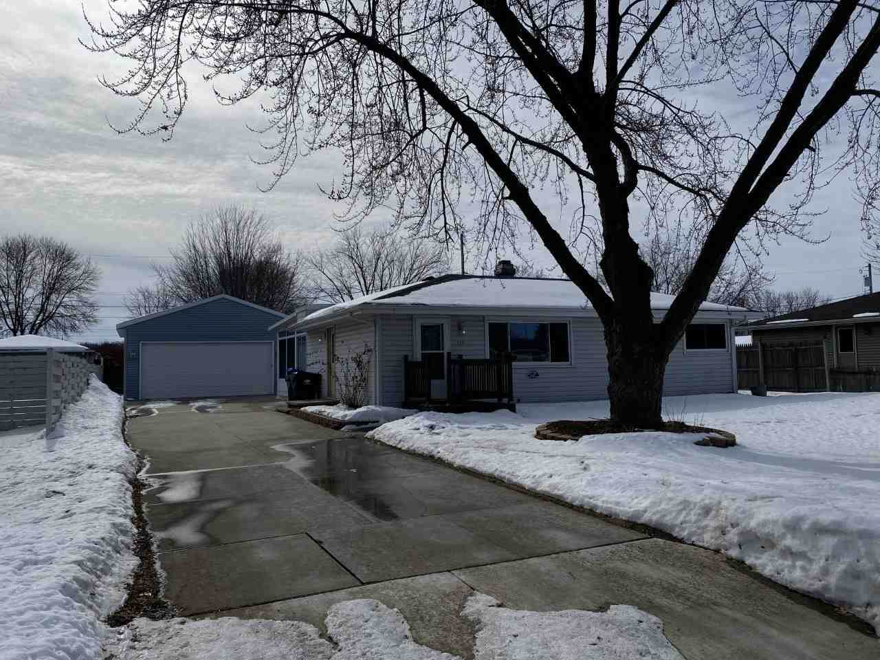 359 Thomas Court - Photo 1