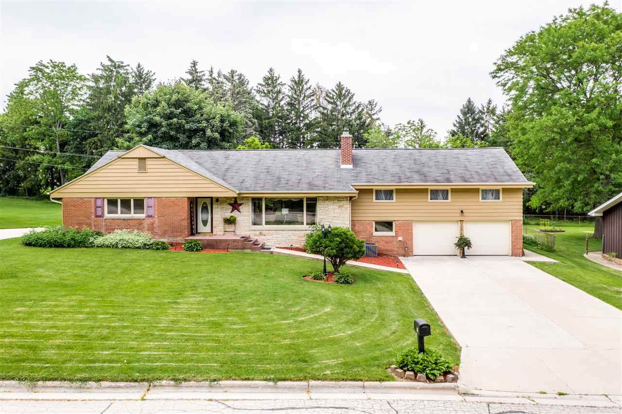 121 Roselawn Boulevard - Photo 1