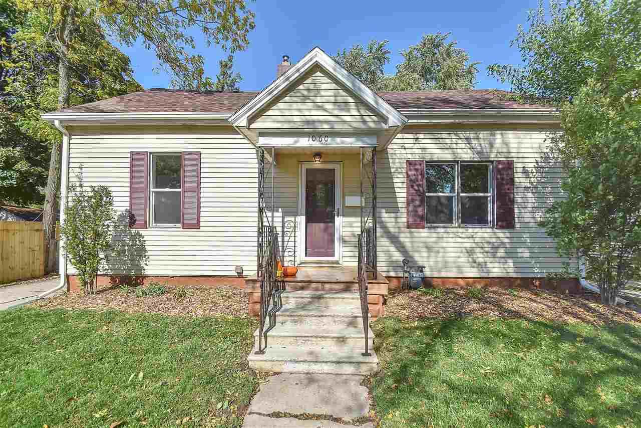 1060 Dousman Street - Photo 1