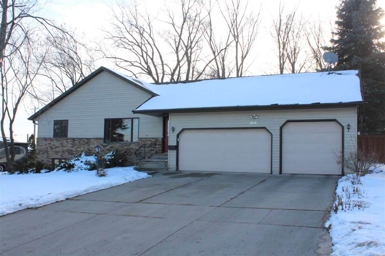 1091 Circle Drive - Photo 1