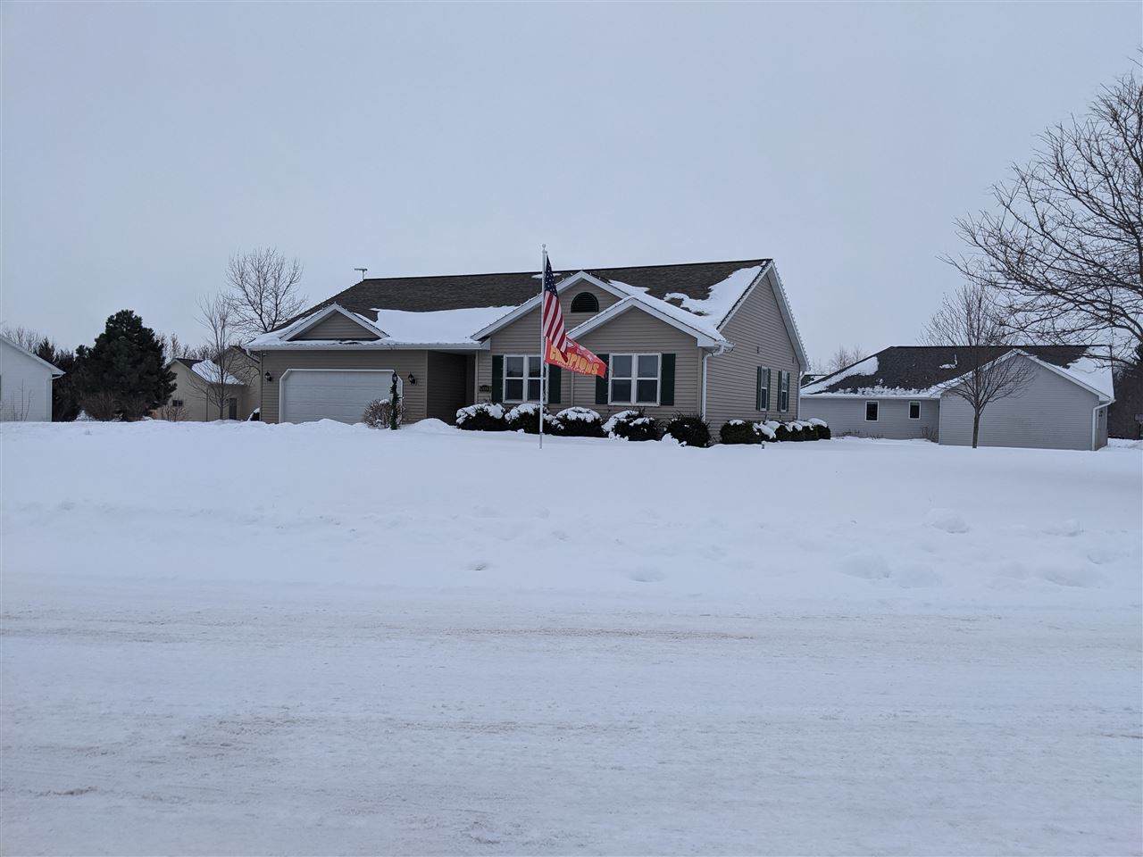 N1090 Redwing Drive - Photo 1