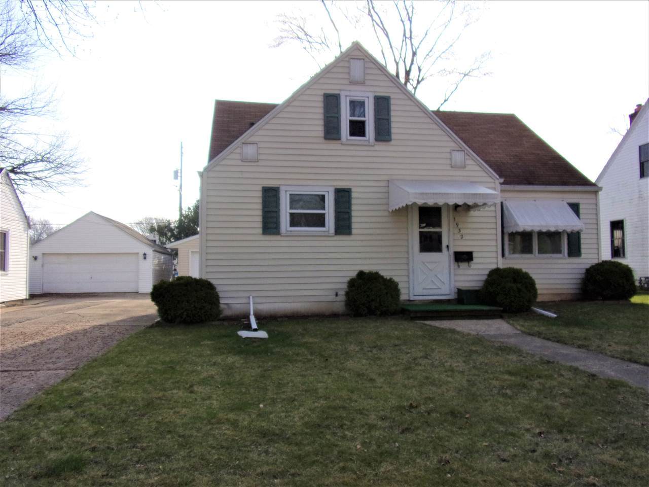 1932 Division Street - Photo 1