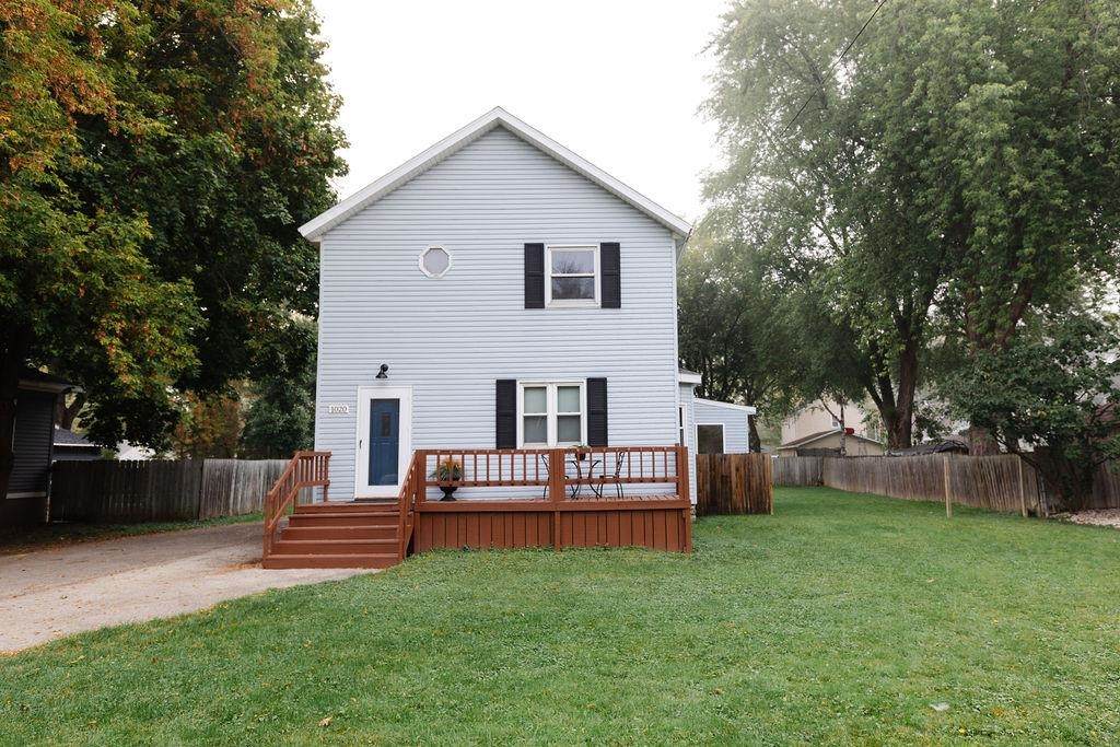 1020 Dousman Street - Photo 1