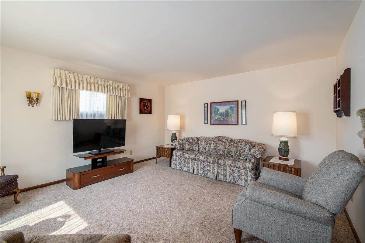 302 7TH Avenue - Photo 1