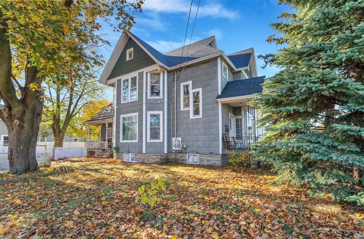 647 Waugoo Avenue - Photo 1