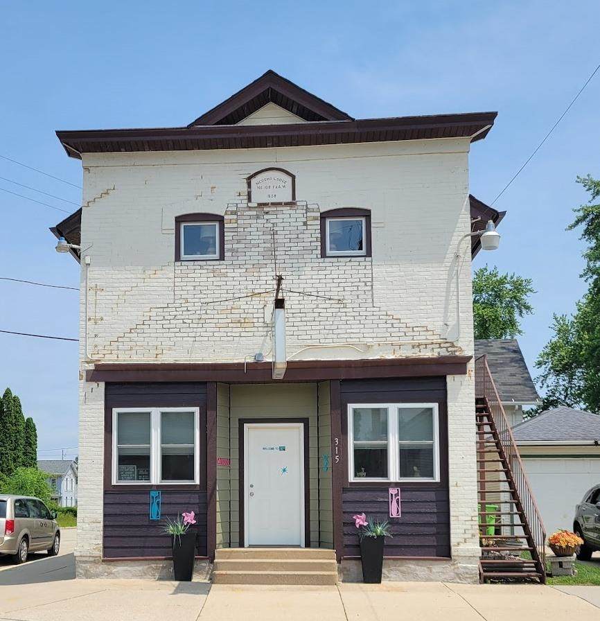 315 Schuyler Street - Photo 1