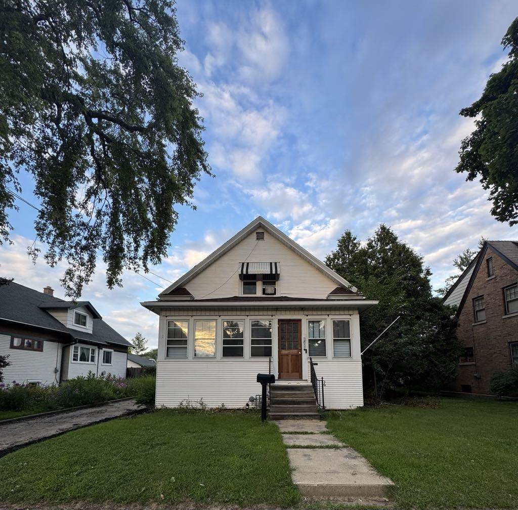 640 Bowen Street - Photo 1