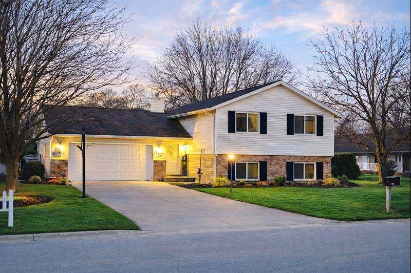 828 Pleasant Way - Photo 1