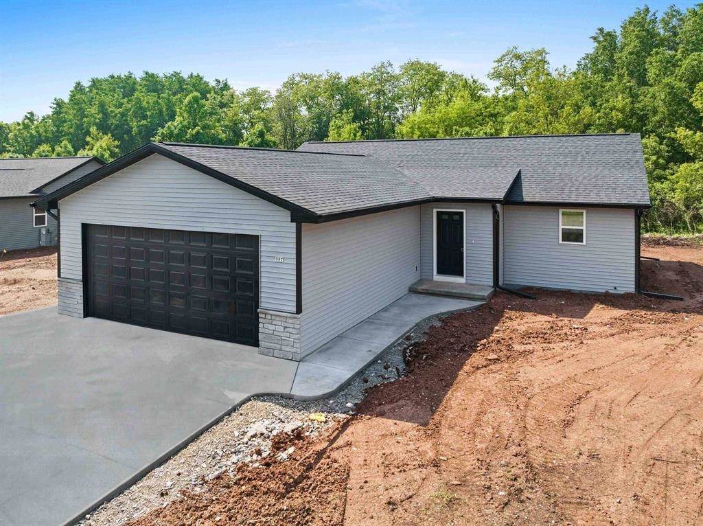 1910 Southland Lane - Photo 1