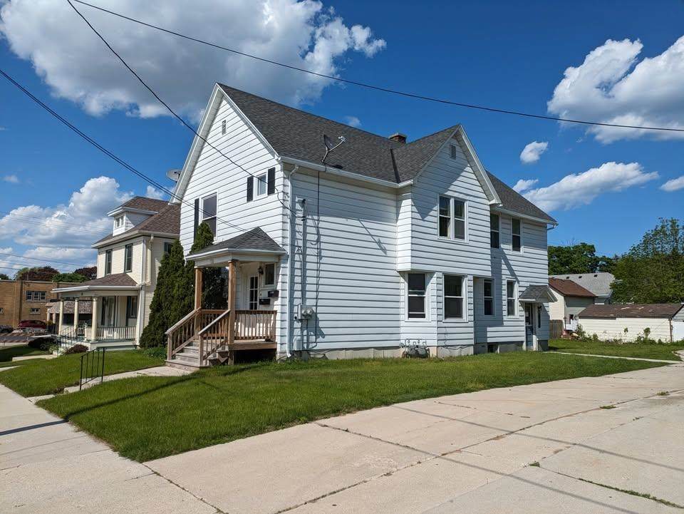 731 8TH Street - Photo 1