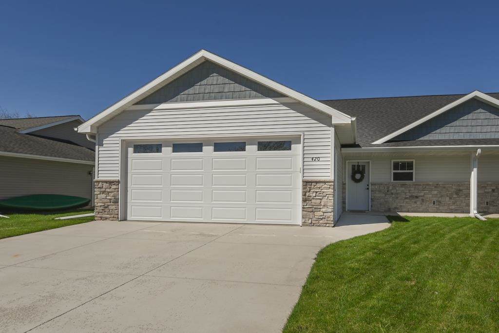 420 Prairie Way - Photo 1