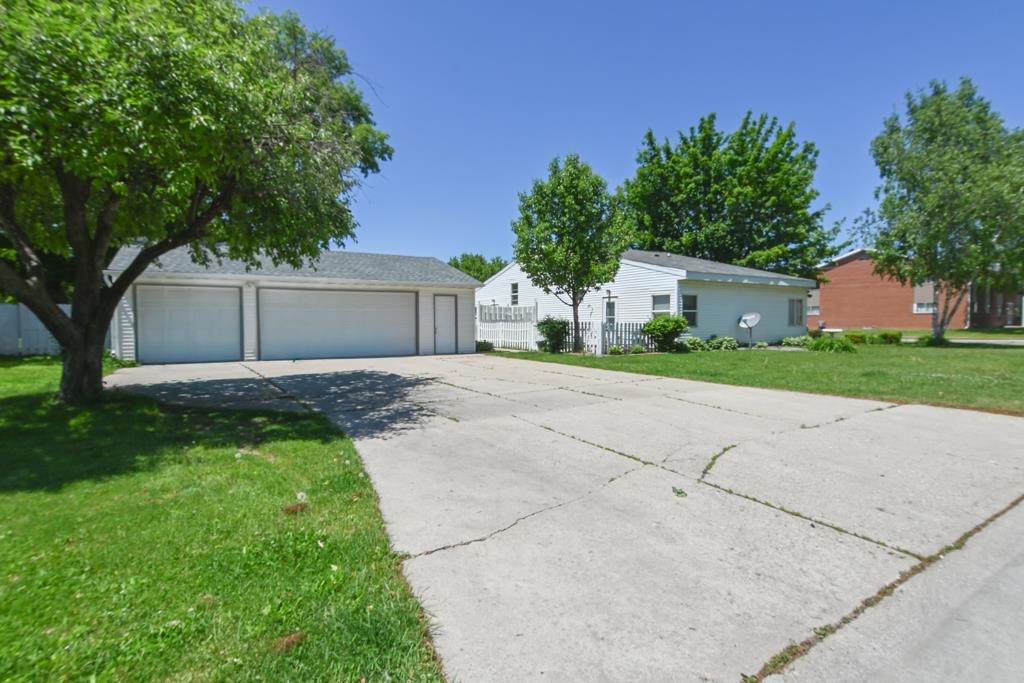 1395 Western Avenue - Photo 1
