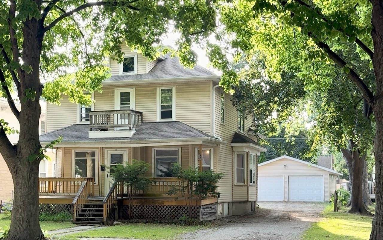 714 11TH Avenue - Photo 1