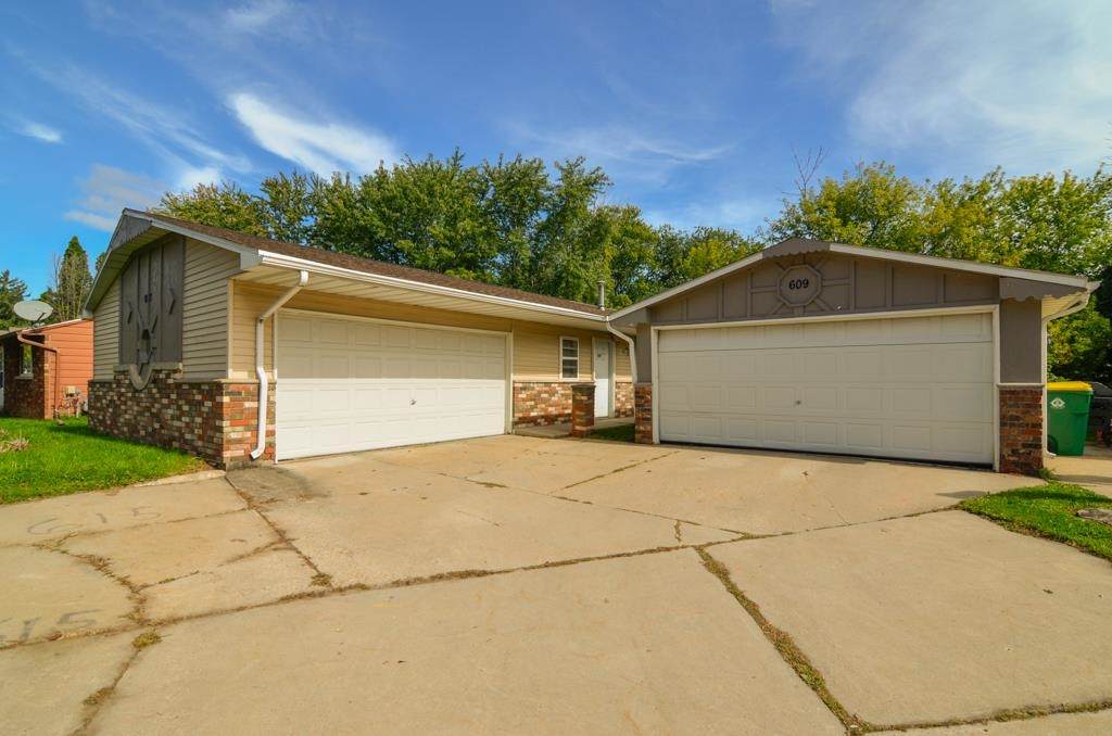 607 Victoria Court - Photo 1