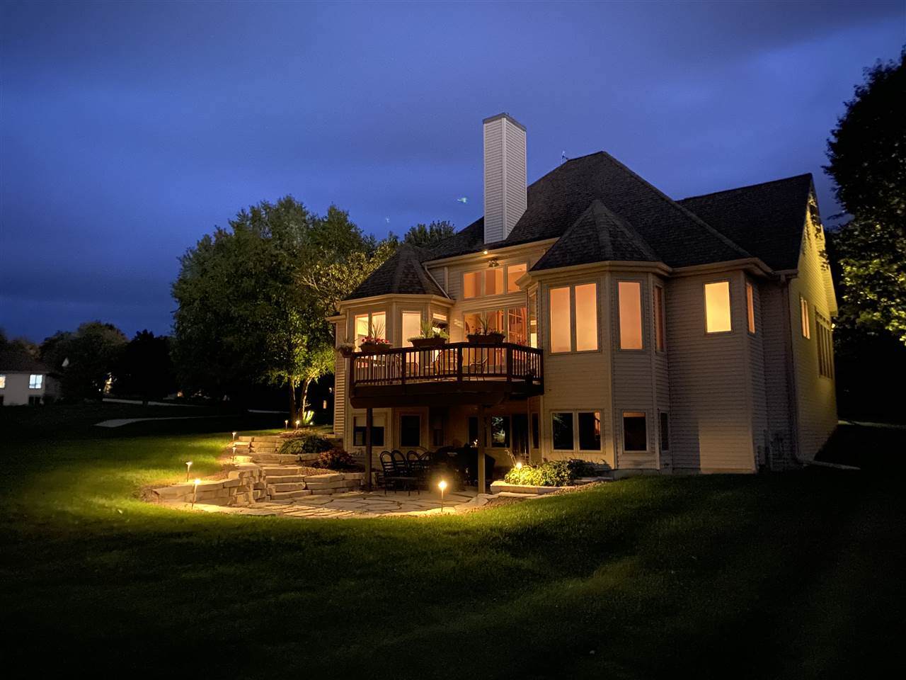 548 Ledgewood Drive - Photo 1