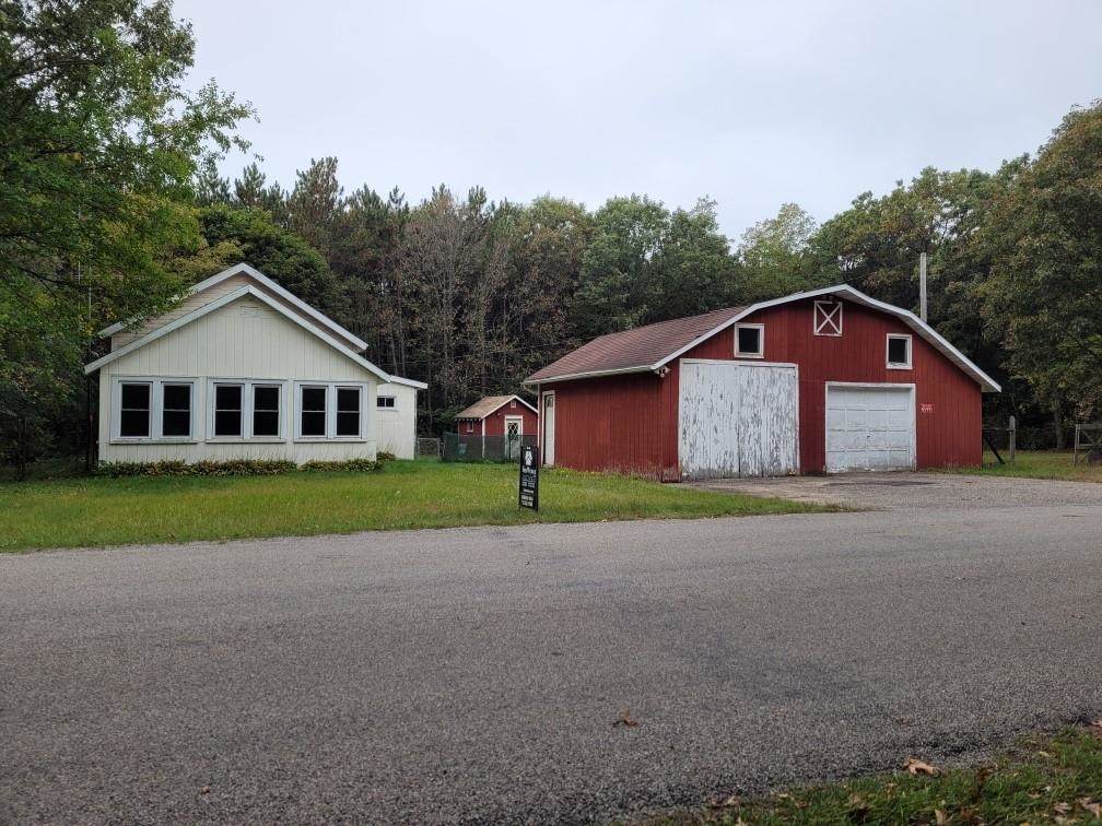 N5991 9TH Avenue - Photo 1
