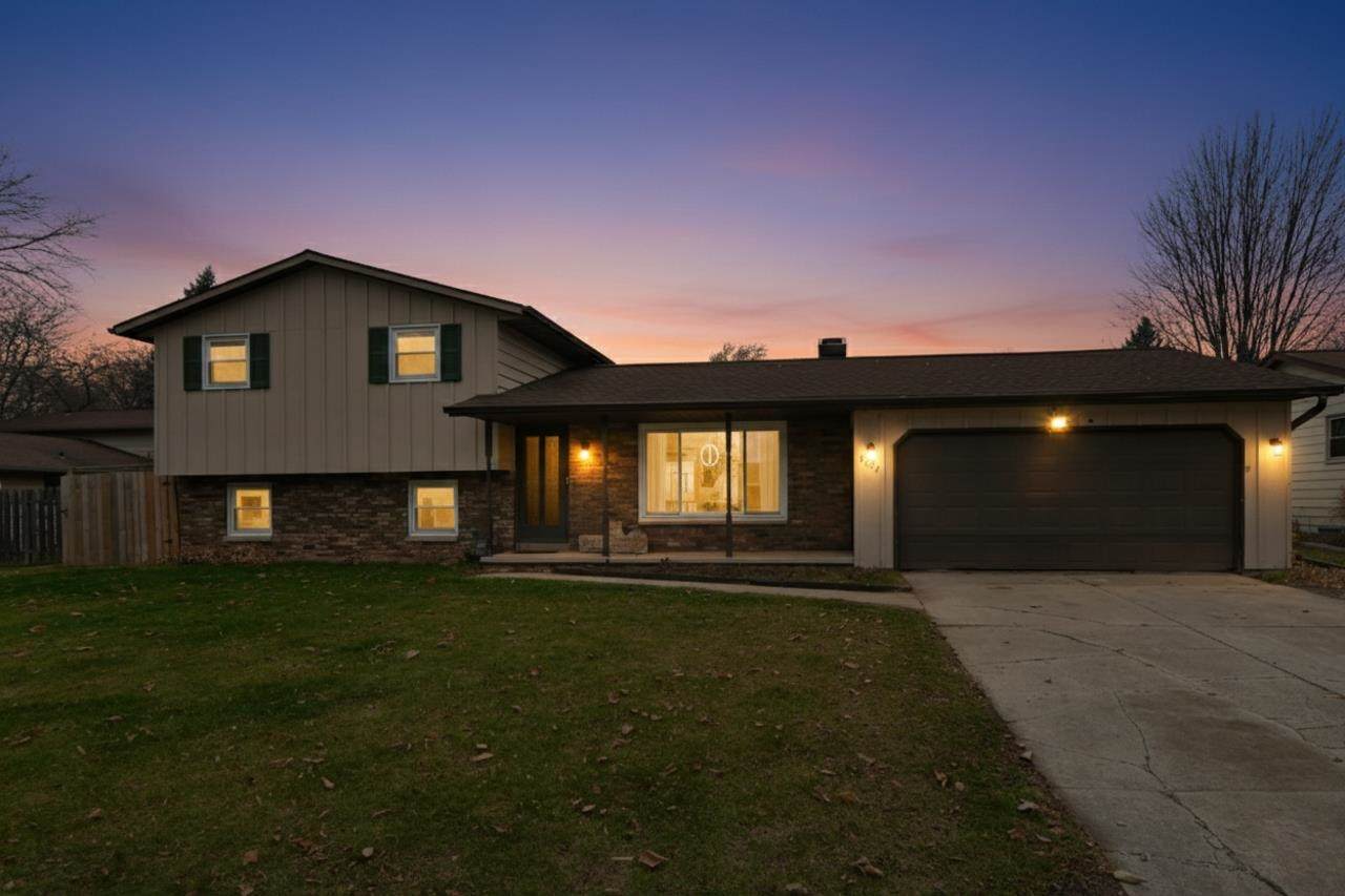 2607 Vicki Lane - Photo 1