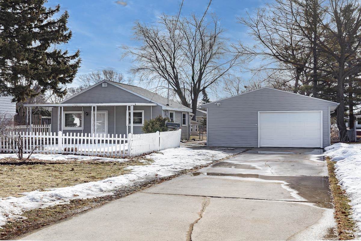 1960 Oakdale Avenue - Photo 1