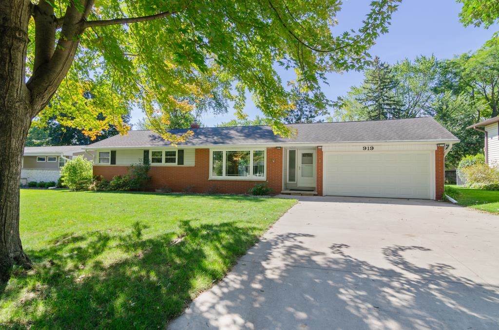919 Morris Avenue - Photo 1