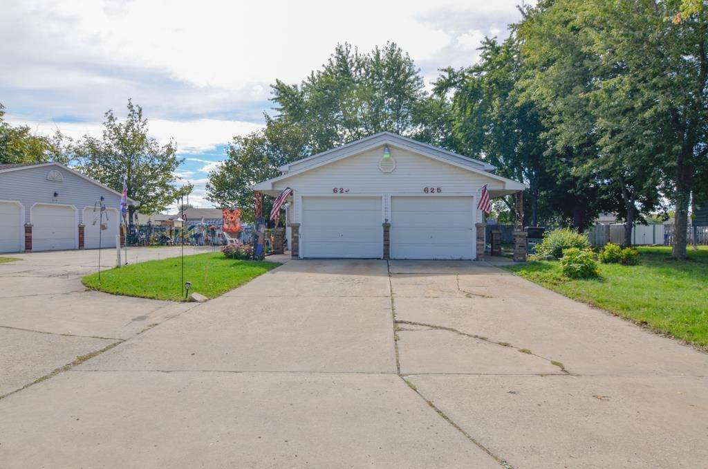 623 Victoria Court - Photo 1