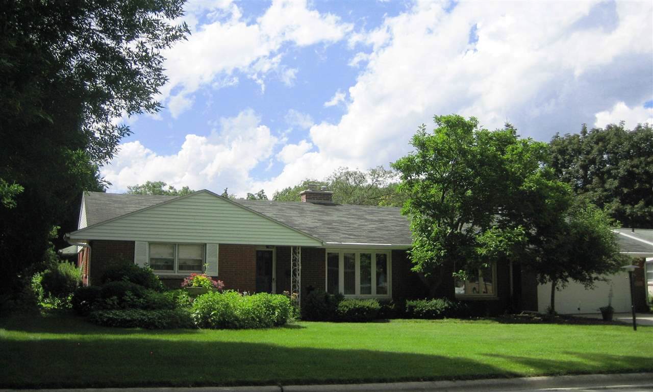1010 Neufeld Street - Photo 1
