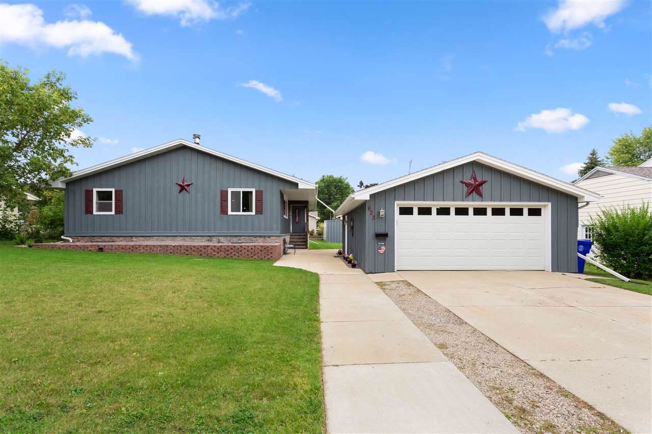 623 Buchanan Street - Photo 1