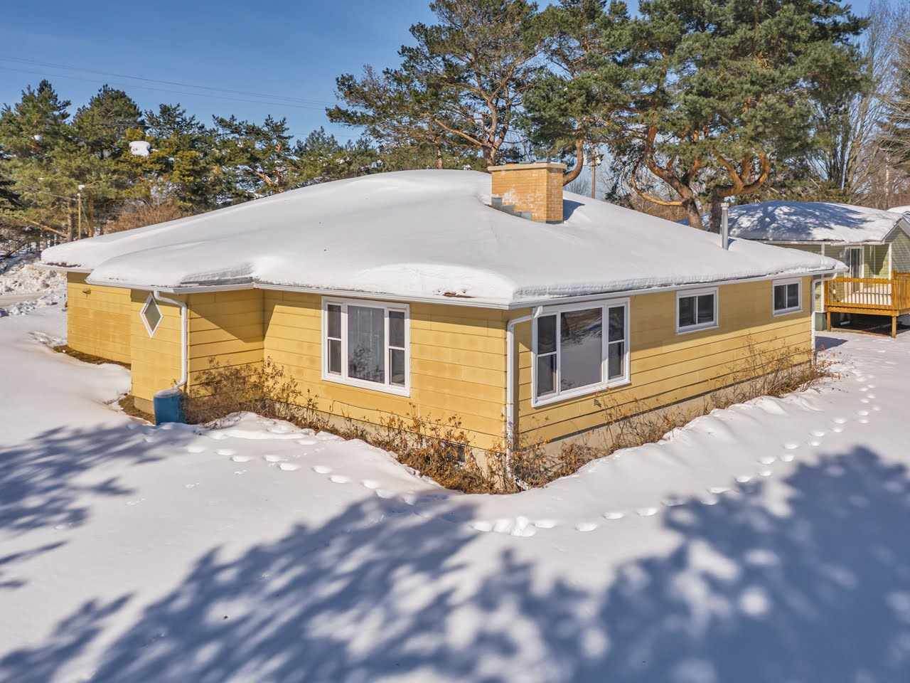 4002 Lakeview Drive - Photo 1