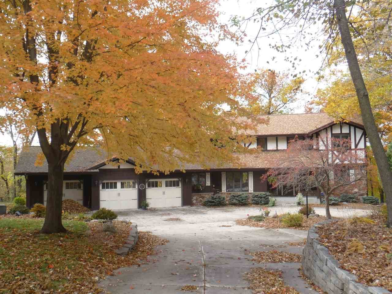N5218 Summit Court - Photo 1