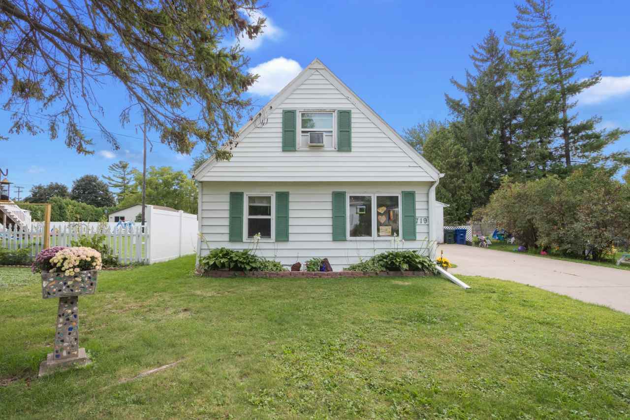 719 Pine Street - Photo 1