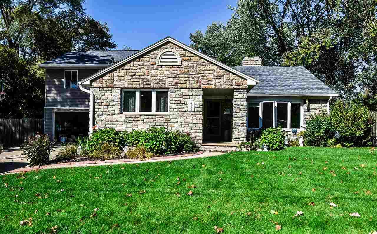 3256 Waubenoor Drive - Photo 1
