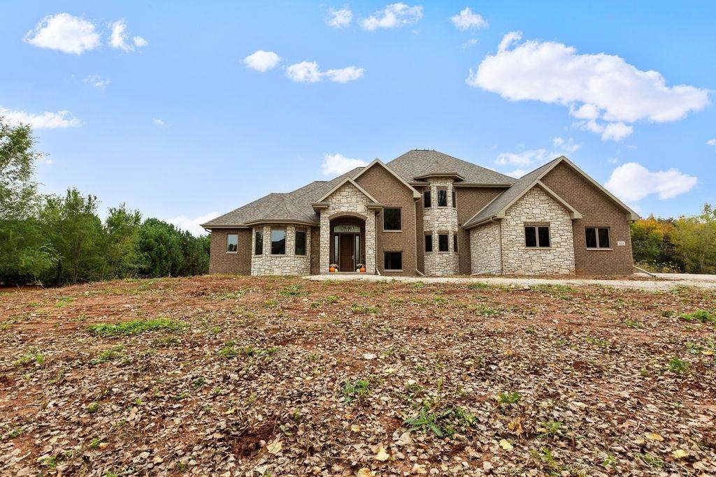 834 Yorkshire Road - Photo 1