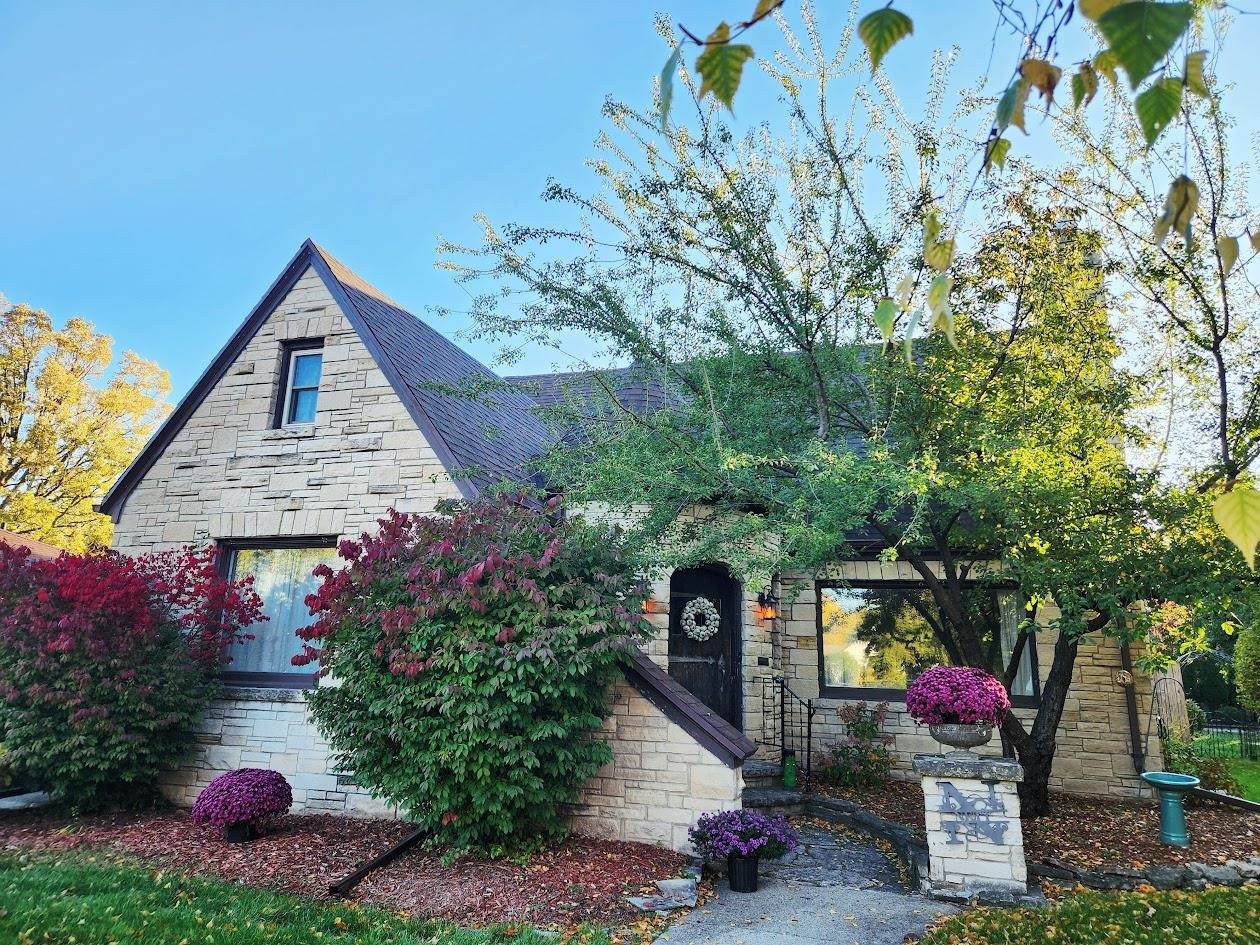 685 Grace Avenue - Photo 1