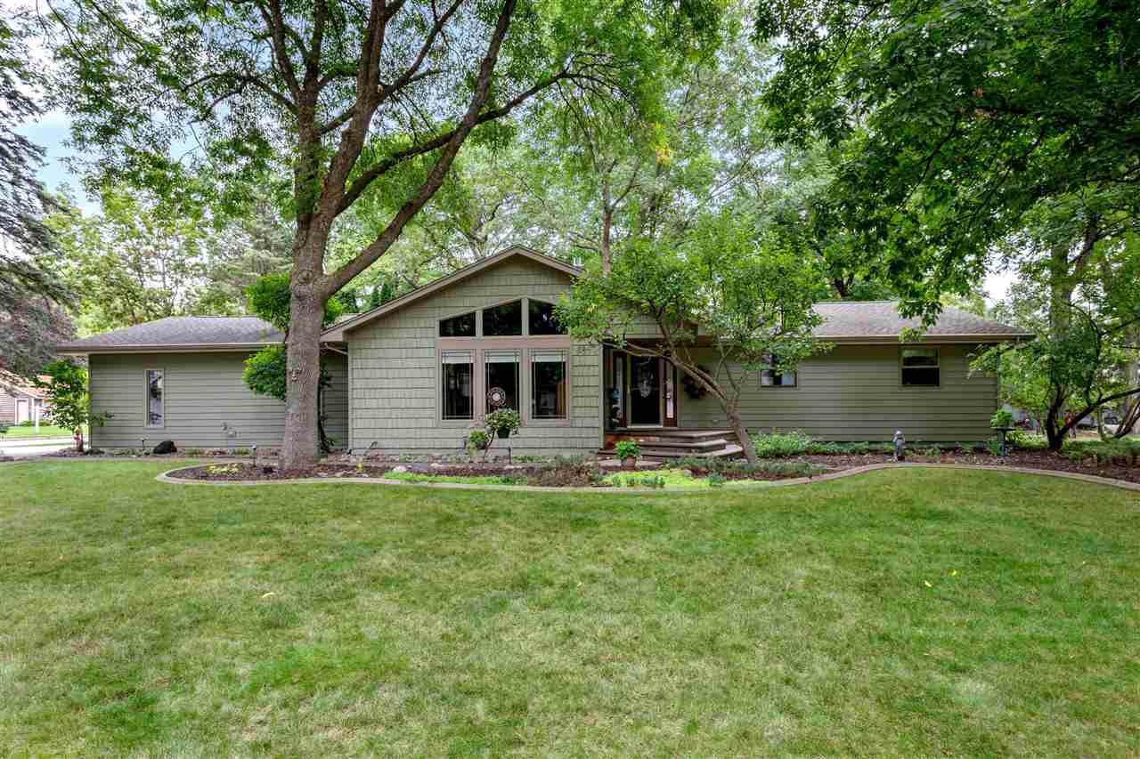909 Woodland Drive - Photo 1