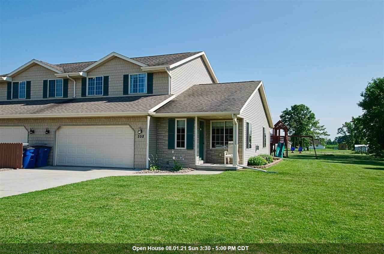 558 Green Bay Street - Photo 1