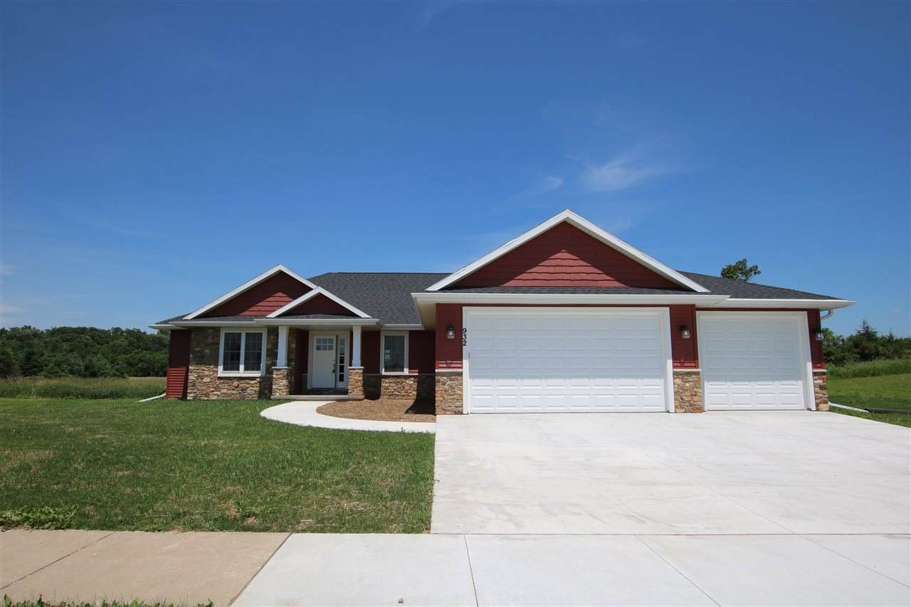 932 Pine Ridge Street - Photo 1