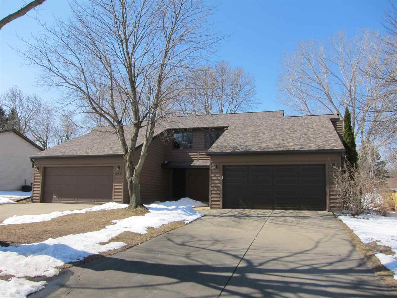 910 Divot Place - Photo 1