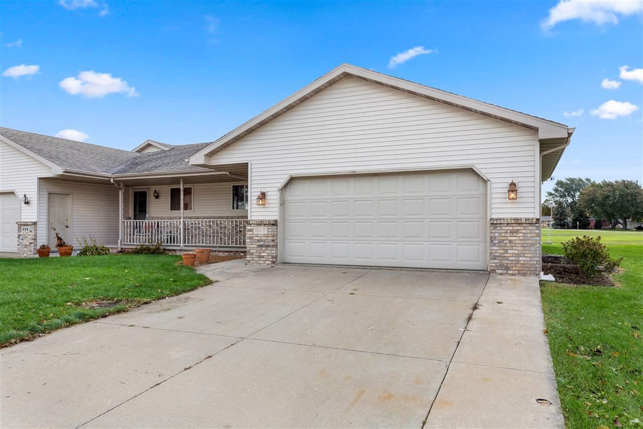 690 Elderberry Lane - Photo 1